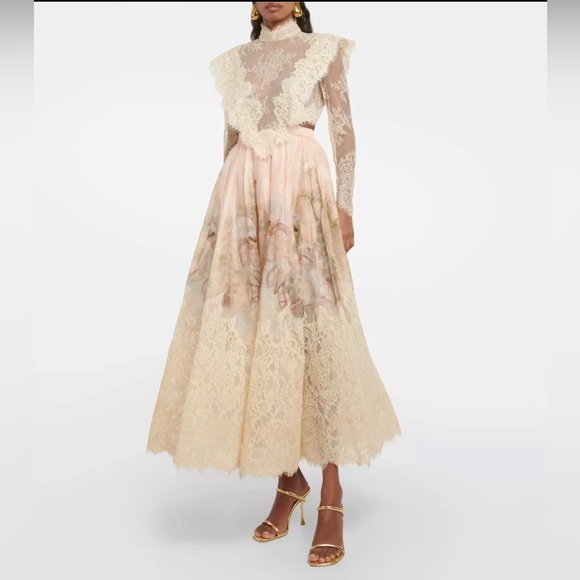 🌸AVAILABLE FOR HIRE🌸 Runway Luminosity Lyrical Corded Lace Gown - Picture 12 of 16